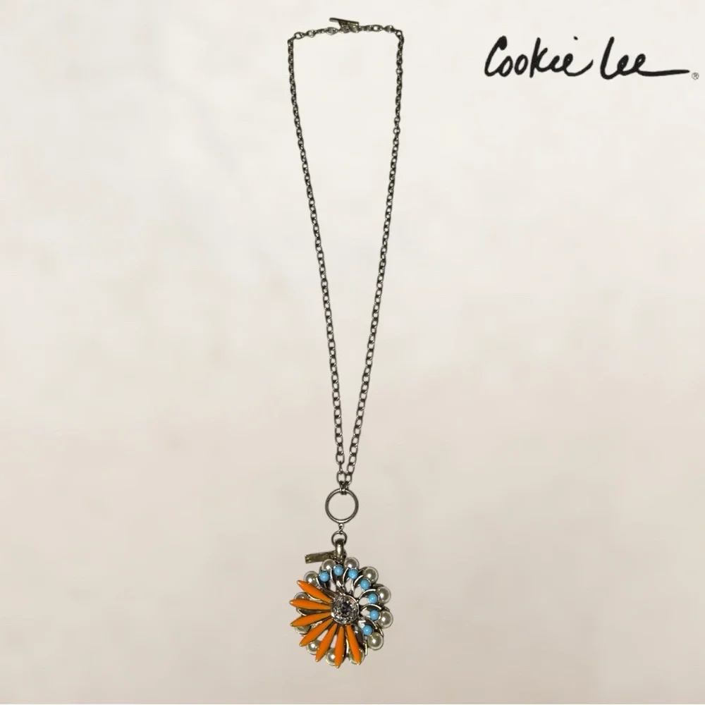 🛍️SALE🛍️ Cookie Lee Silvertone Long Chain Floral Pendant Necklace - Picture 3 of 5